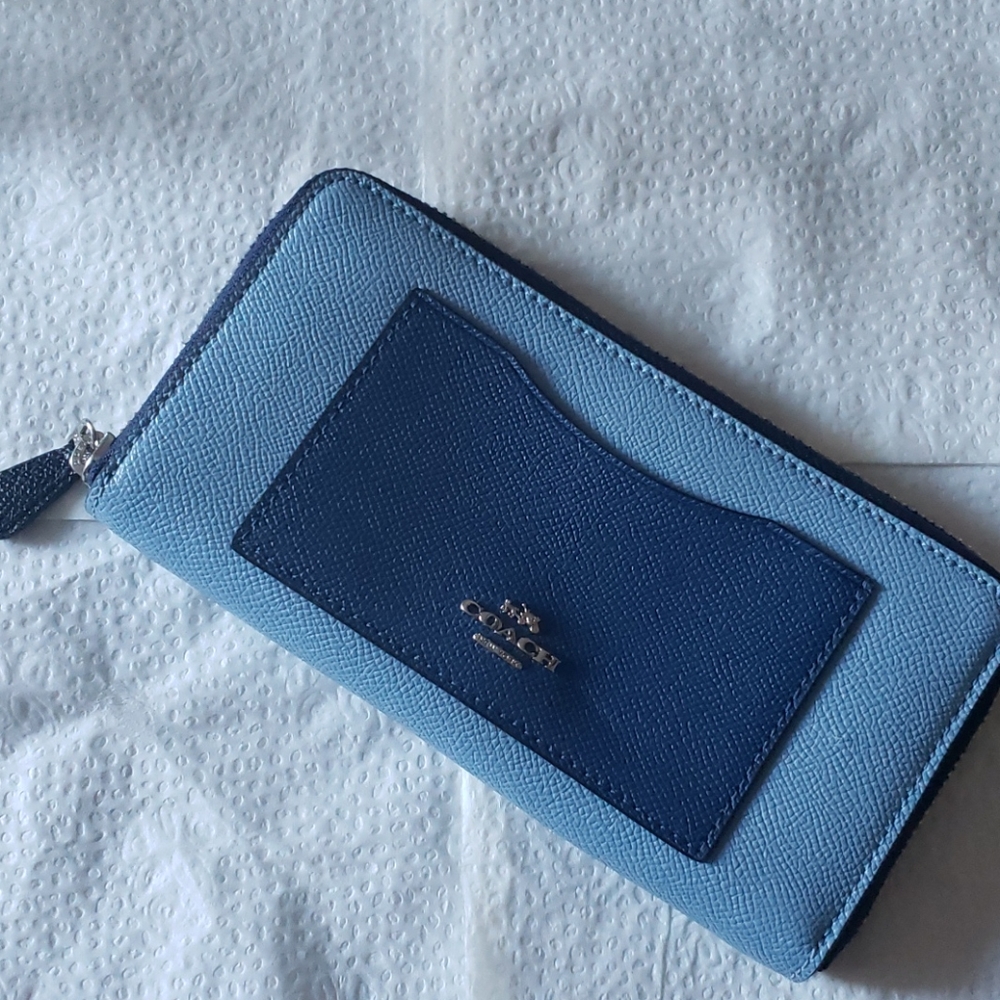 Leather two-tone wallet